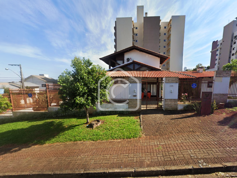 Casa para alugar com 3 dormitórios, 3 banheiros, 2 vagas de garagens e 390m² de área privativa no bairro Jardim Itália