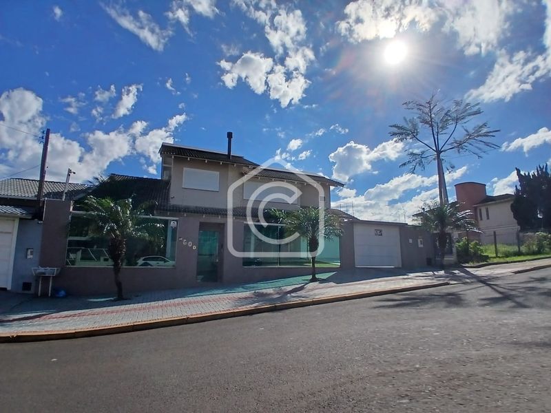 Casa para alugar com 4 dormitórios, 2 banheiros, 4 vagas de garagens e 250m² de área privativa no bairro Santa Maria
