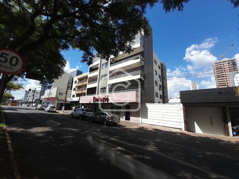 Apartamento para alugar com 4 dormitórios, 2 banheiros, 2 vagas de garagens e 240m² de área privativa no bairro Centro