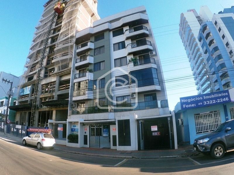 Apartamento à venda com 4 dormitórios, 1 banheiro, 2 vagas de garagens e 161m² de área privativa no bairro Centro