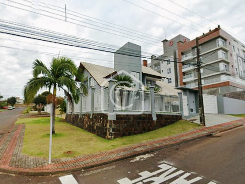 Casa para alugar com 3 dormitórios, 1 banheiro, 2 vagas de garagens e 190m² de área privativa no bairro Esplanada