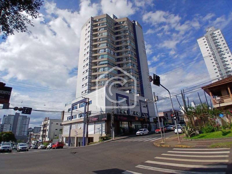 Apartamento para alugar com 3 dormitórios, 1 banheiro, 2 vagas de garagens e 142m² de área privativa no bairro Centro