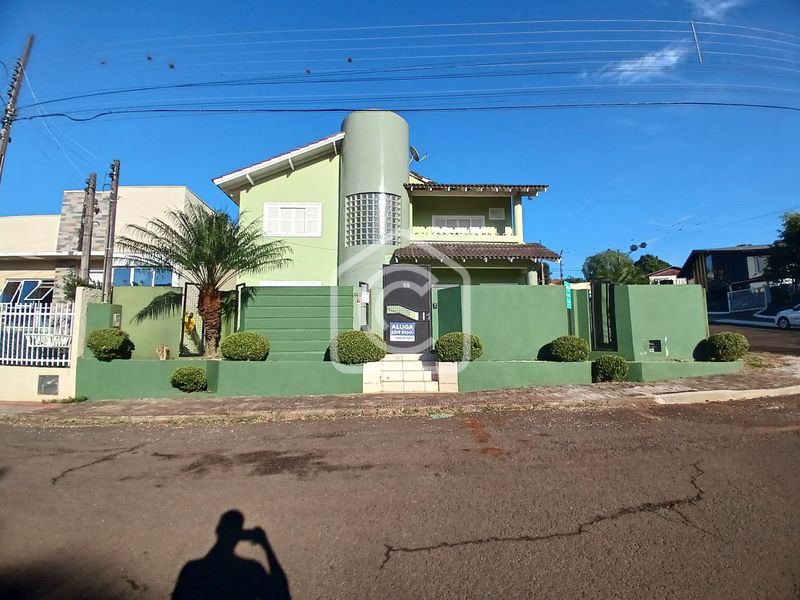 Casa para alugar com 4 dormitórios, 1 banheiro, 2 vagas de garagens e 220m² de área privativa no bairro Passo dos Fortes