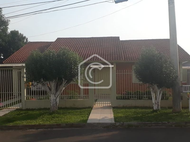 Casa à venda com 4 dormitórios, 2 banheiros, 1 vaga de garagem e 300m² de área privativa no bairro Bela Vista