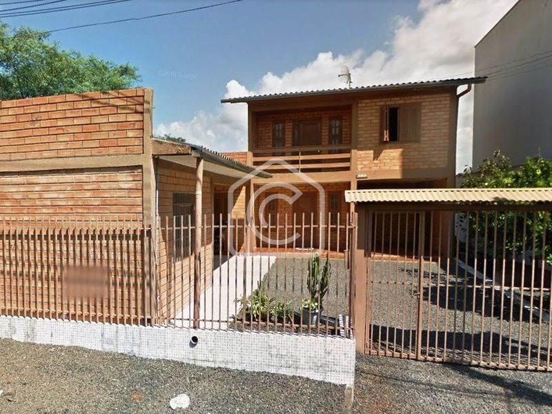 Casa à venda com 3 dormitórios, 1 banheiro, 2 vagas de garagens e 124m² de área privativa no bairro Universitário