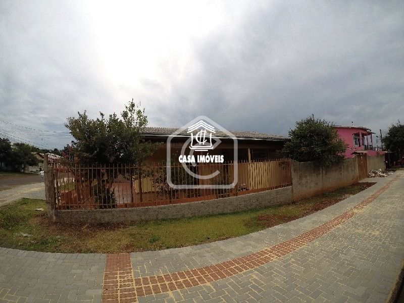 Casa à venda com 3 dormitórios, 2 banheiros, 3 vagas de garagens e 480m² de área privativa no bairro Cristo Rei