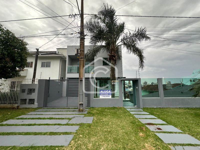 Casa para alugar com 3 dormitórios, 1 banheiro, 2 vagas de garagens e 140m² de área privativa no bairro Santa Maria