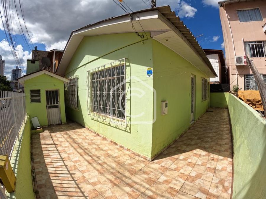 Casa para alugar com 3 dormitórios, 1 banheiro e 95m² de área privativa no bairro Presidente Médici