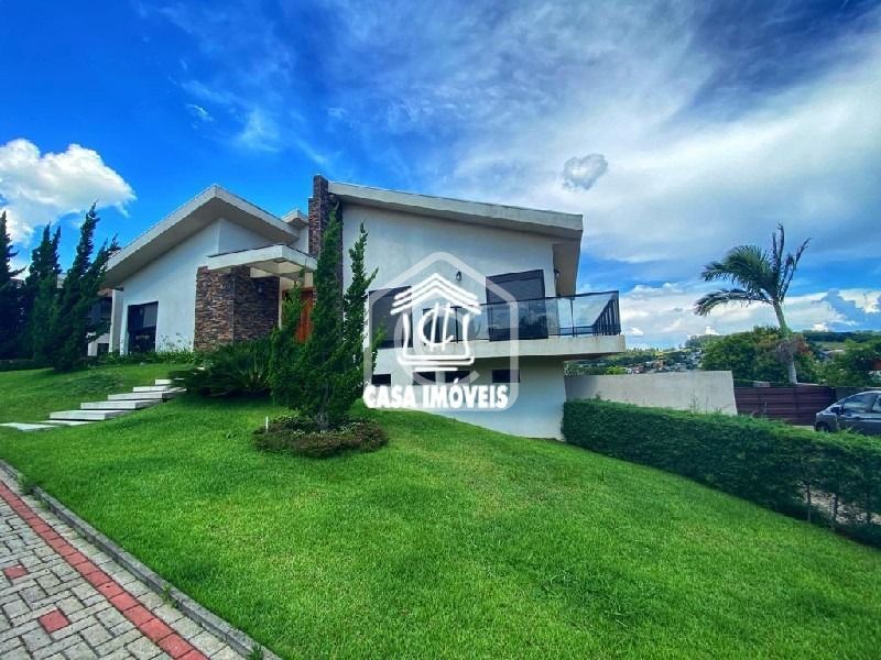 Casa à venda com 3 dormitórios, 4 banheiros, 3 vagas de garagens e 440m² de área privativa no bairro Seminário