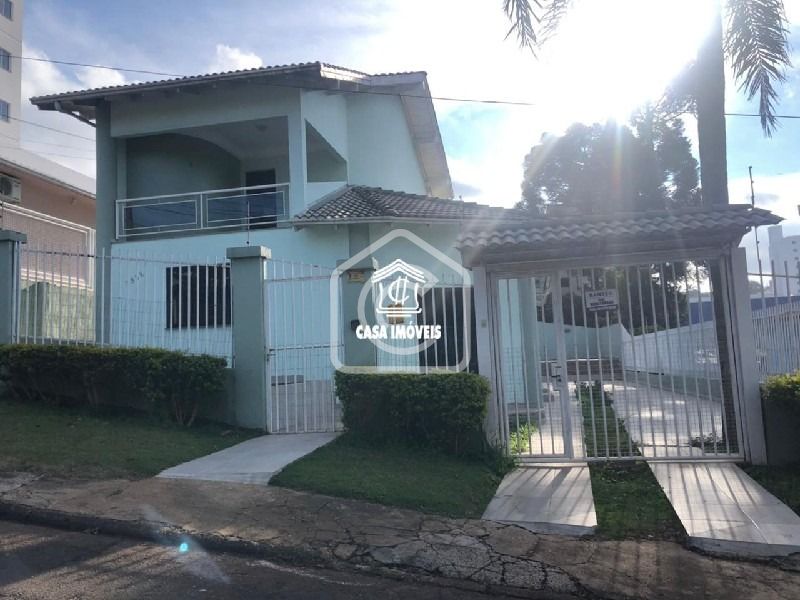Casa à venda com 3 dormitórios, 1 banheiro, 2 vagas de garagens e 200m² de área privativa no bairro São Cristóvão