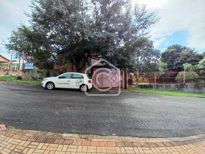Casa à venda com 3 dormitórios, 1 banheiro, 1 vaga de garagem e 130m² de área privativa no bairro Efapi