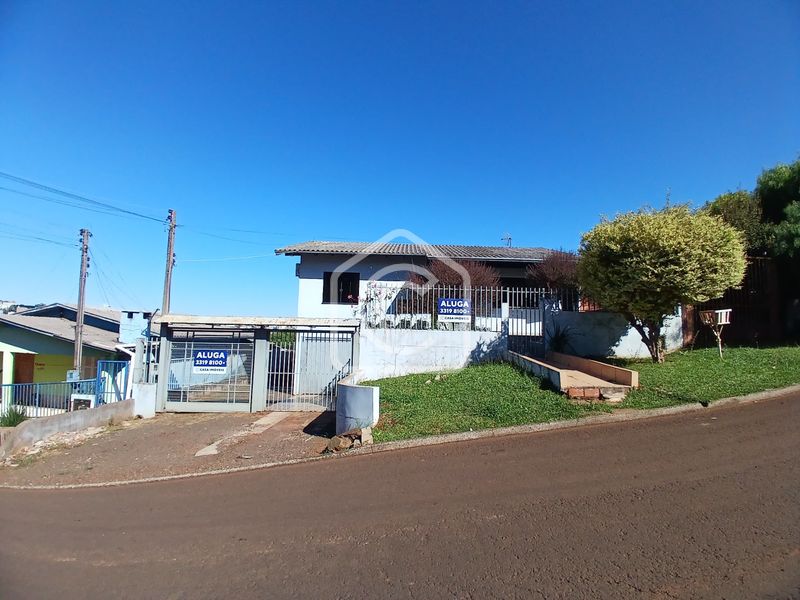 Casa para alugar com 3 dormitórios, 1 banheiro, 2 vagas de garagens e 108m² de área privativa no bairro Esplanada