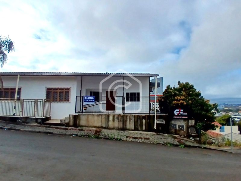 Casa para alugar com 2 dormitórios, 1 banheiro, 1 vaga de garagem e 72m² de área privativa no bairro São Cristóvão