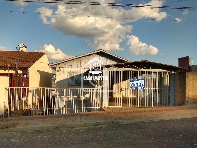 Casa à venda com 4 dormitórios, 1 banheiro, 1 vaga de garagem e 141m² de área privativa no bairro Bela Vista