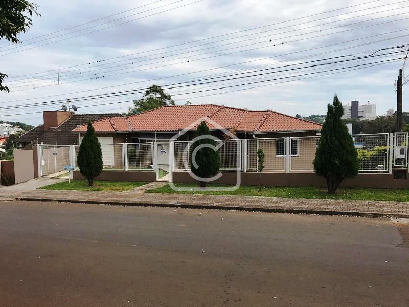 Casa para alugar com 5 dormitórios, 2 banheiros, 2 vagas de garagens e 230m² de área privativa no bairro Universitário