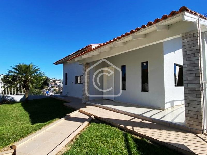 Casa à venda com 3 dormitórios, 2 banheiros, 2 vagas de garagens e 204m² de área privativa no bairro Esplanada