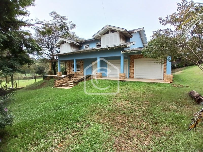 Casa à venda com 5 dormitórios, 2 banheiros, 4 vagas de garagens e 370m² de área privativa no bairro Campestre