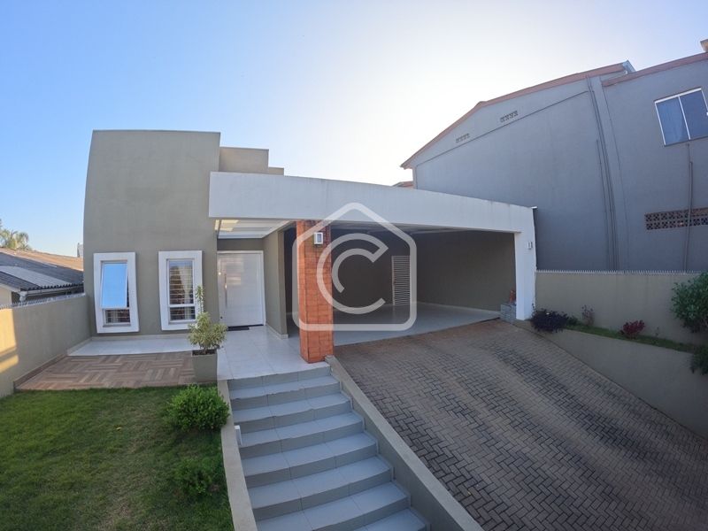 Casa para alugar com 3 dormitórios, 3 banheiros, 2 vagas de garagens e 180m² de área privativa no bairro Maria Goretti