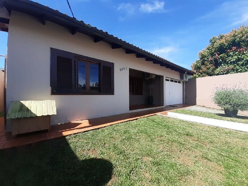 Casa à venda com 3 dormitórios, 1 banheiro, 2 vagas de garagens e 300m² de área privativa no bairro Santa Maria