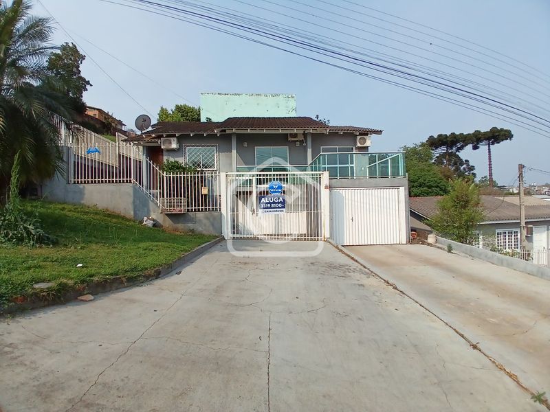 Casa para alugar com 3 dormitórios, 2 banheiros, 2 vagas de garagens e 200m² de área privativa no bairro Esplanada