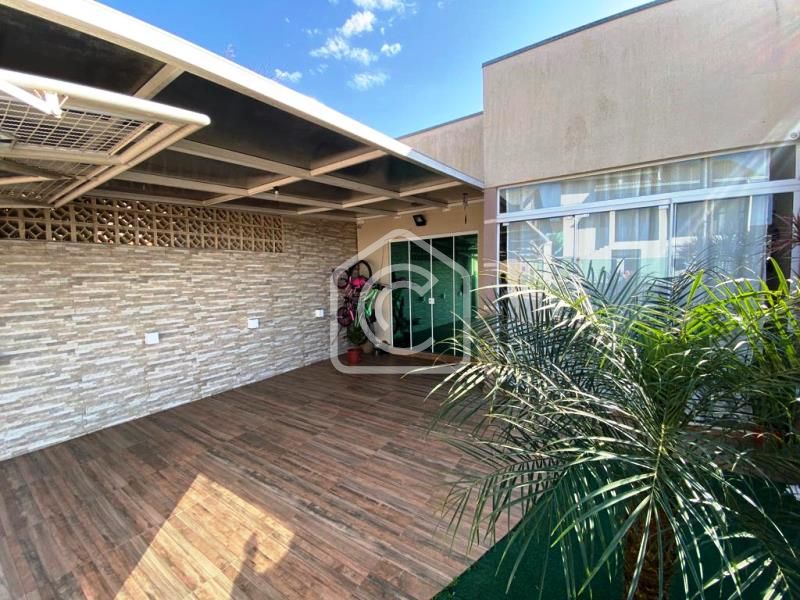 Casa à venda com 3 dormitórios, 1 banheiro, 1 vaga de garagem e 80m² de área privativa no bairro Efapi