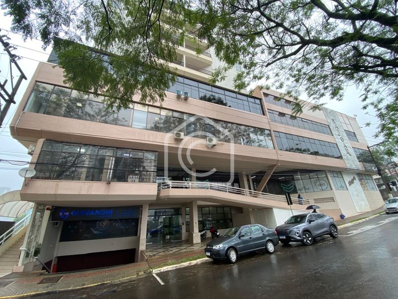 Apartamento para alugar com 2 dormitórios, 1 banheiro, 1 vaga de garagem e 86m² de área privativa no bairro Centro