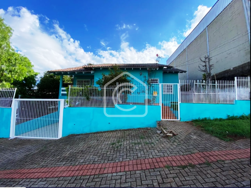 Casa à venda com 3 dormitórios, 1 banheiro, 2 vagas de garagens e 165m² de área privativa no bairro Esplanada