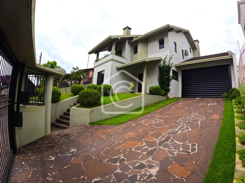 Casa à venda com 4 dormitórios, 2 banheiros, 2 vagas de garagens e 245m² de área privativa no bairro Maria Goretti