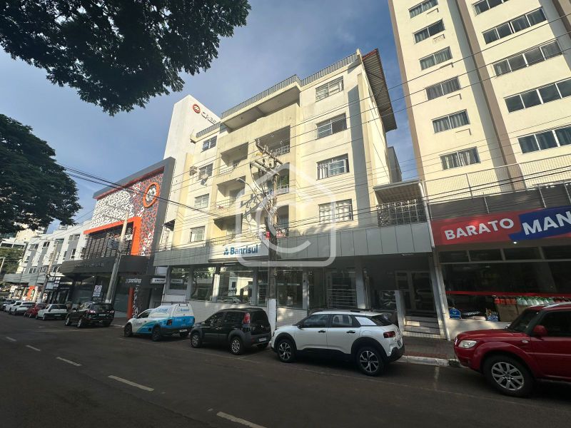Apartamento para alugar com 2 dormitórios, 1 banheiro, 1 vaga de garagem e 80m² de área privativa no bairro Centro