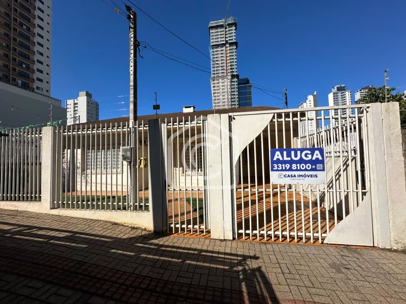 Casa para alugar com 3 dormitórios, 1 banheiro, 1 vaga de garagem e 160m² de área privativa no bairro Maria Goretti