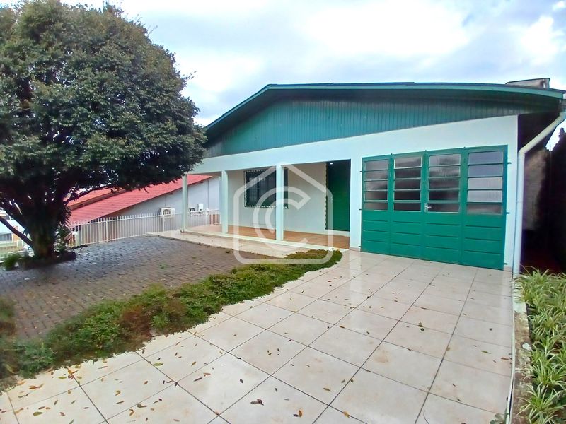 Casa para alugar com 3 dormitórios, 1 banheiro, 1 vaga de garagem e 110m² de área privativa no bairro Presidente Médici