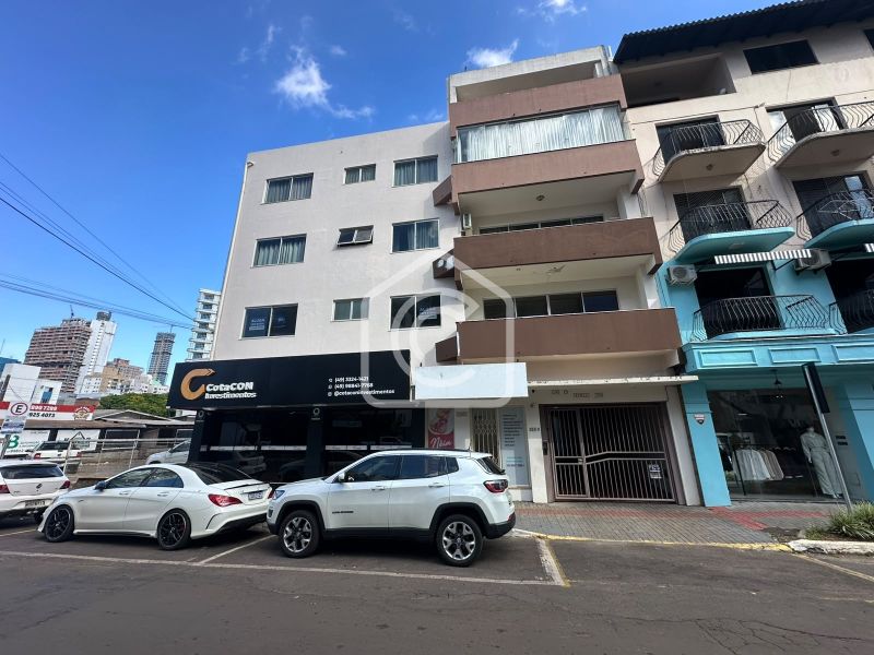 Apartamento para alugar com 3 dormitórios, 1 banheiro, 2 vagas de garagens e 136m² de área privativa no bairro Centro