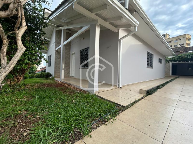 Casa à venda com 3 dormitórios, 2 banheiros e 199m² de área privativa no bairro Parque das Palmeiras