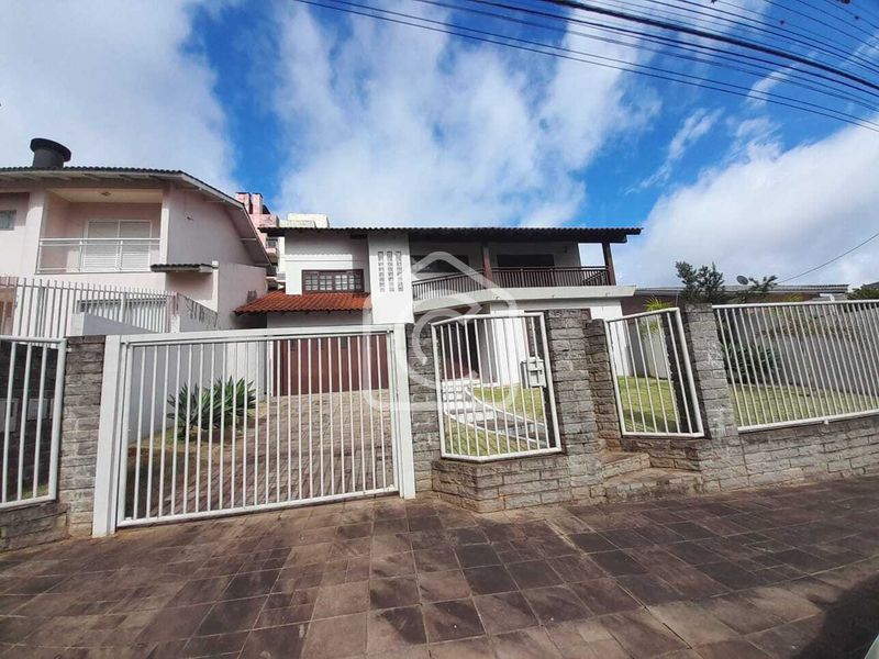 Casa à venda com 3 dormitórios, 2 banheiros, 2 vagas de garagens e 274m² de área privativa no bairro Parque das Palmeiras
