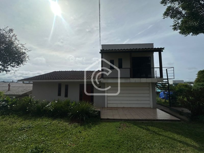 Casa para alugar com 4 dormitórios, 2 banheiros, 1 vaga de garagem e 140m² de área privativa no bairro Palmital