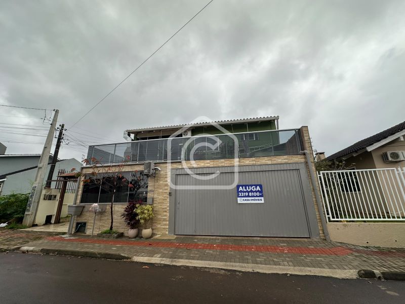 Casa para alugar com 3 dormitórios, 1 banheiro e 50m² de área privativa no bairro Universitário