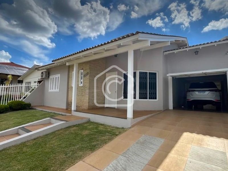 Casa à venda com 3 dormitórios, 2 banheiros, 2 vagas de garagens e 180m² de área privativa no bairro Bela Vista