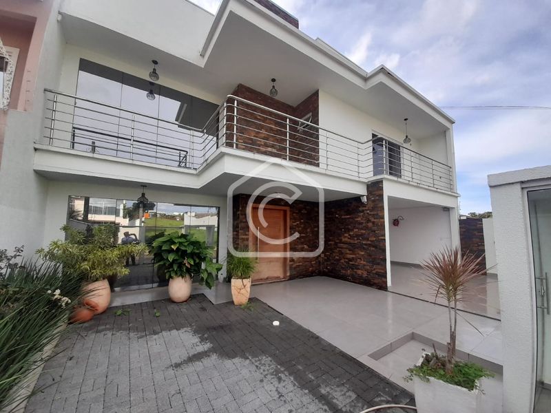 Casa à venda com 4 dormitórios, 2 banheiros e 343m² de área privativa no bairro Seminário