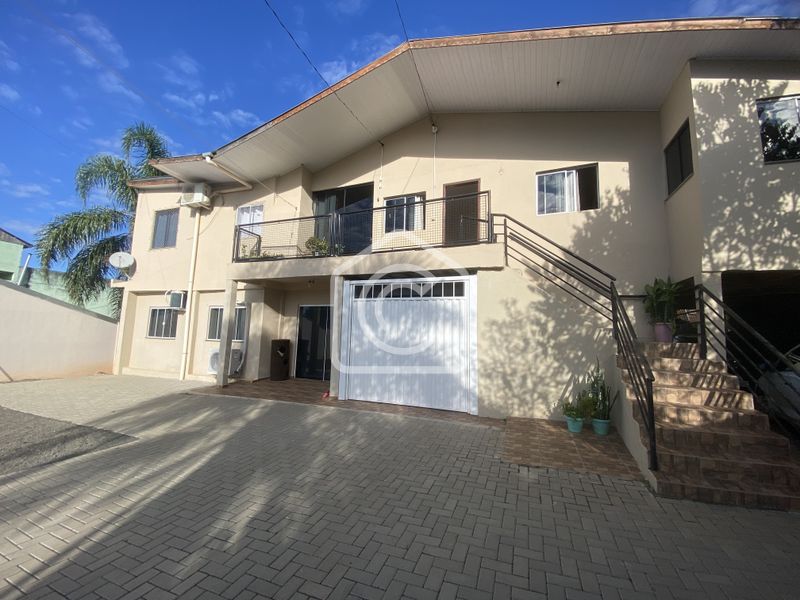 Casa à venda com 6 dormitórios, 3 banheiros e 796m² de área privativa no bairro Passo dos Fortes