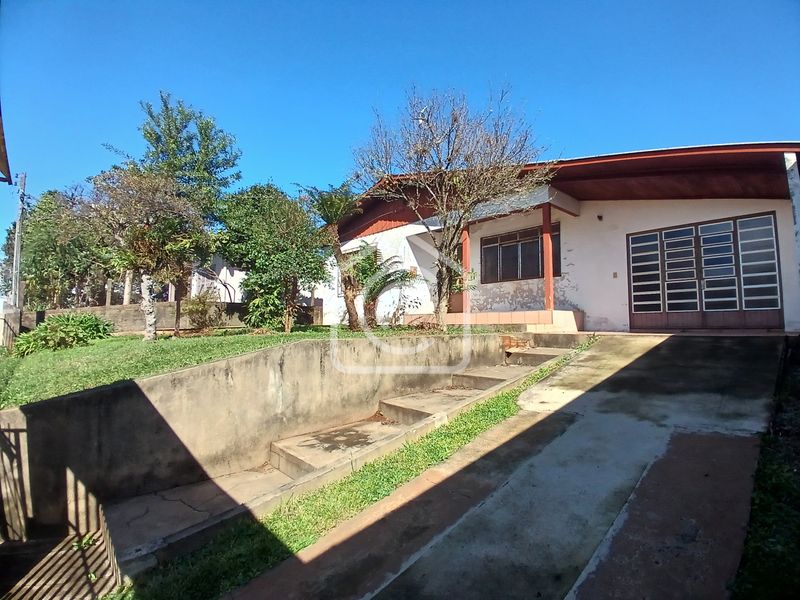Casa à venda com 3 dormitórios, 2 banheiros, 1 vaga de garagem e 130m² de área privativa no bairro São Cristóvão