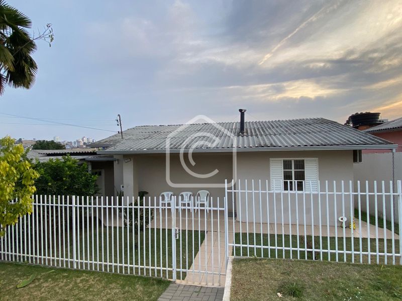 Casa à venda com 3 dormitórios, 3 banheiros, 2 vagas de garagens e 172m² de área privativa no bairro Esplanada