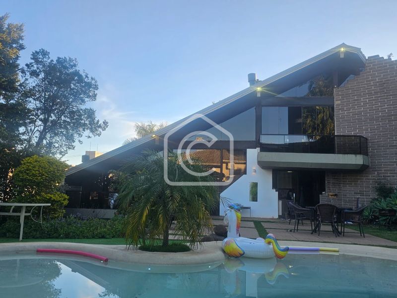 Casa à venda com 4 dormitórios, 4 banheiros, 4 vagas de garagens e 500m² de área privativa no bairro Jardim Itália