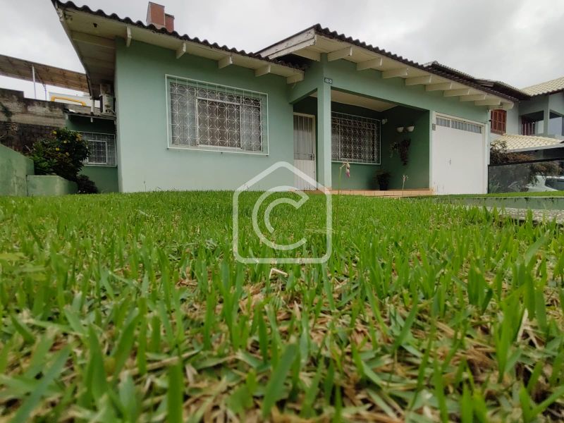 Casa à venda com 4 dormitórios, 2 banheiros e 145m² de área privativa no bairro Passo dos Fortes