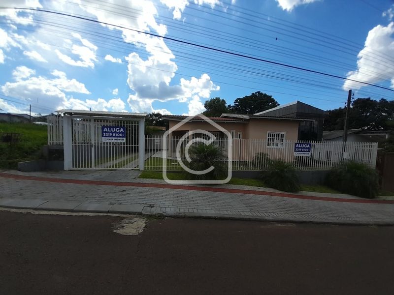 Casa para alugar com 3 dormitórios, 2 banheiros, 1 vaga de garagem e 150m² de área privativa no bairro Santo Antônio