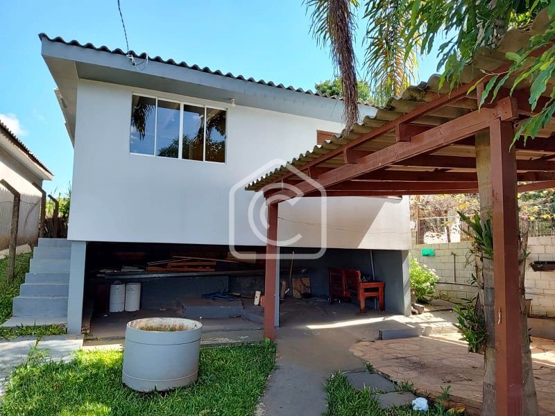 Casa para alugar com 3 dormitórios, 1 banheiro e 95m² de área privativa no bairro Pinheirinho