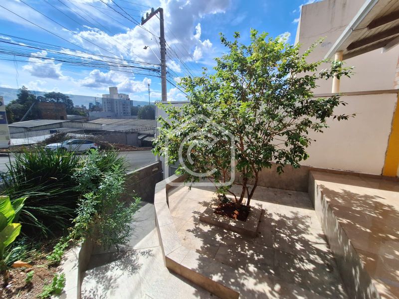 Casa à venda com 3 dormitórios, 2 banheiros e 139m² de área privativa no bairro Maria Goretti