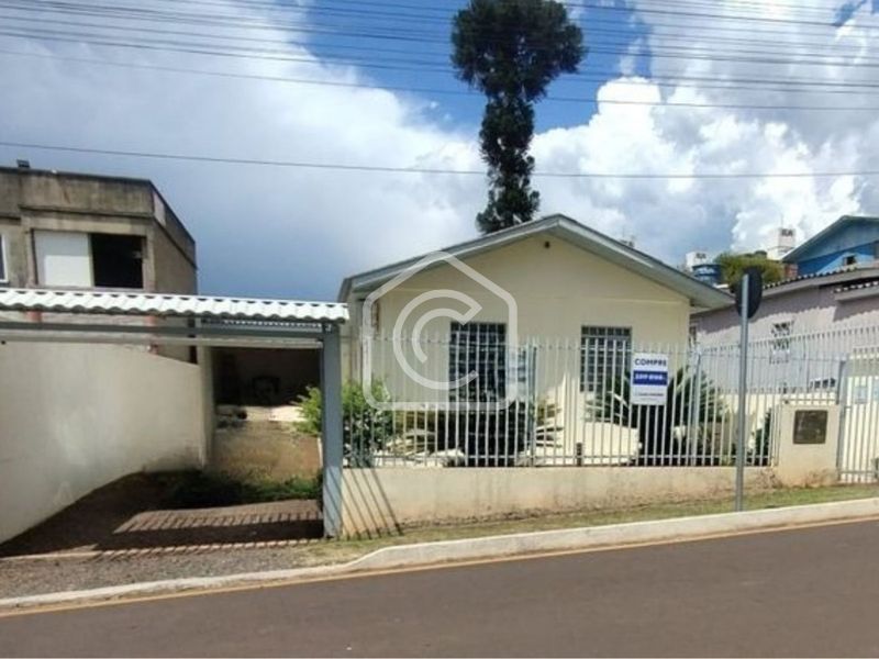 Casa à venda com 2 dormitórios, 2 banheiros e 135m² de área privativa no bairro Vila Real