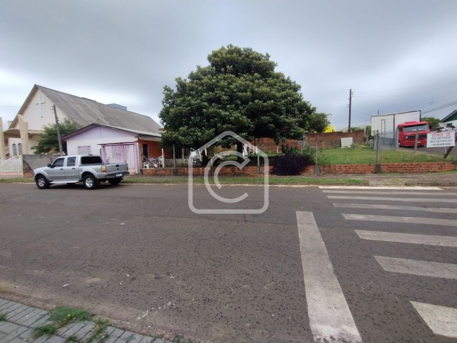 Casa à venda com 5 dormitórios, 1 banheiro e 100m² de área privativa no bairro Santo Antônio