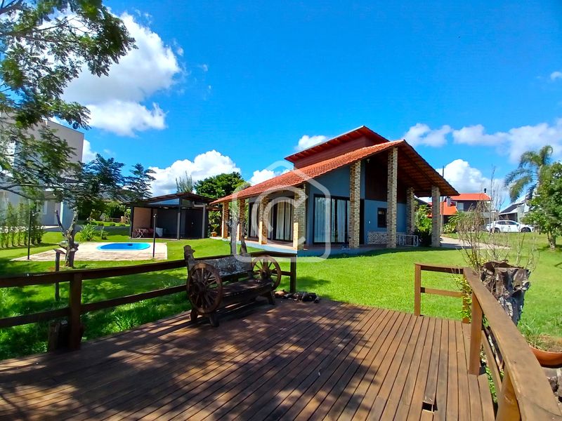 Casa à venda com 2 dormitórios, 1 banheiro, 2 vagas de garagens e 153m² de área privativa no bairro Zona Rural