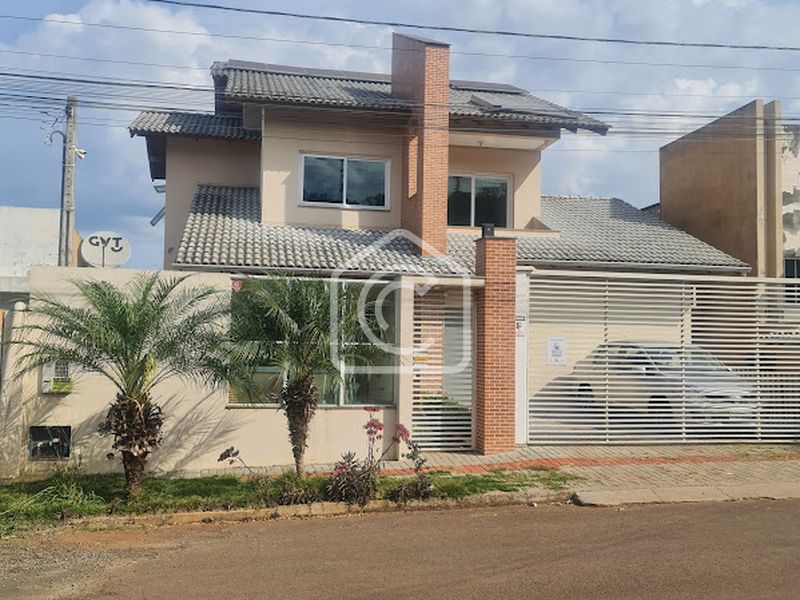 Casa para alugar com 3 dormitórios, 1 banheiro, 2 vagas de garagens e 220m² de área privativa no bairro Esplanada